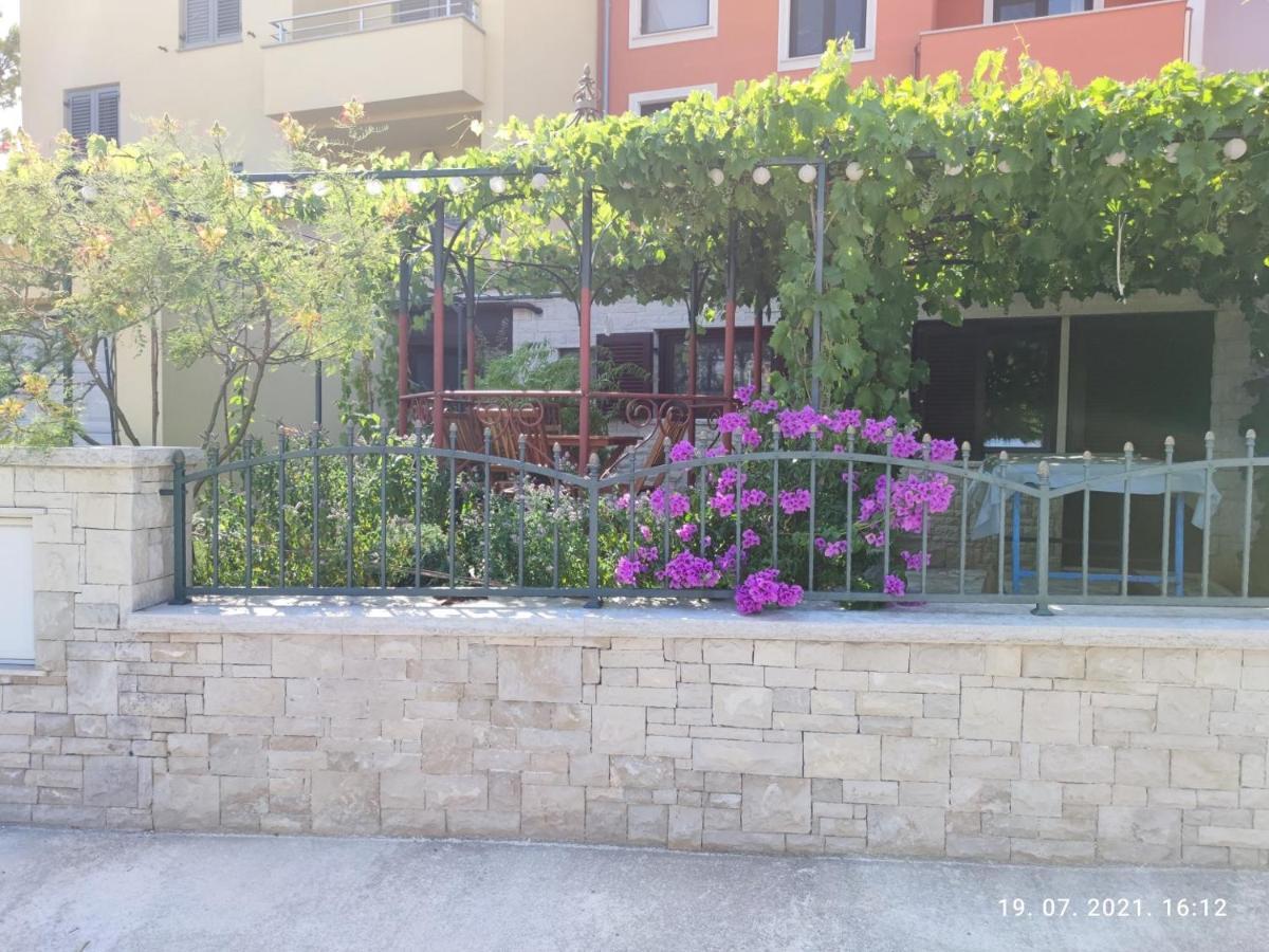 Summer Time Premantura Exterior photo